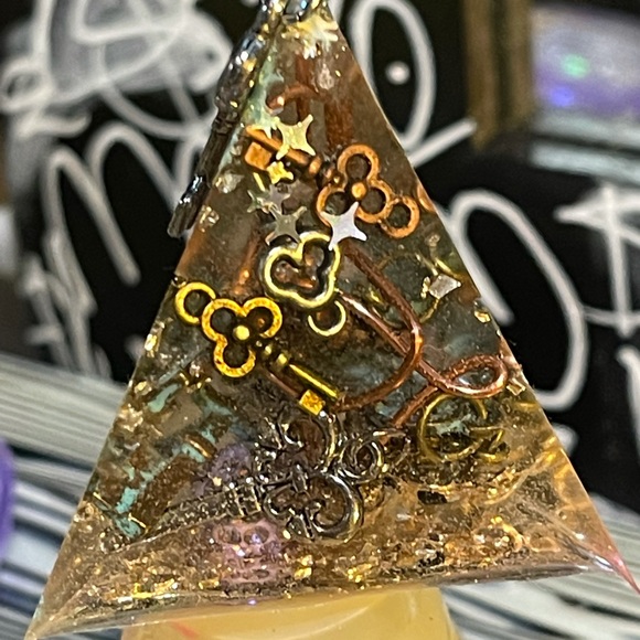 Hecate’s keys organite pyramid - Picture 5 of 5